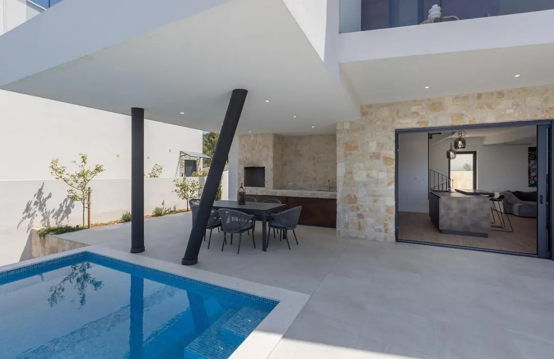 Villa Seven Seas With Heated Pool And Jacuzzi By The Sea-1