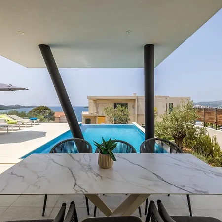 Villa Seven Seas With Heated Pool And Jacuzzi By The Sea-3